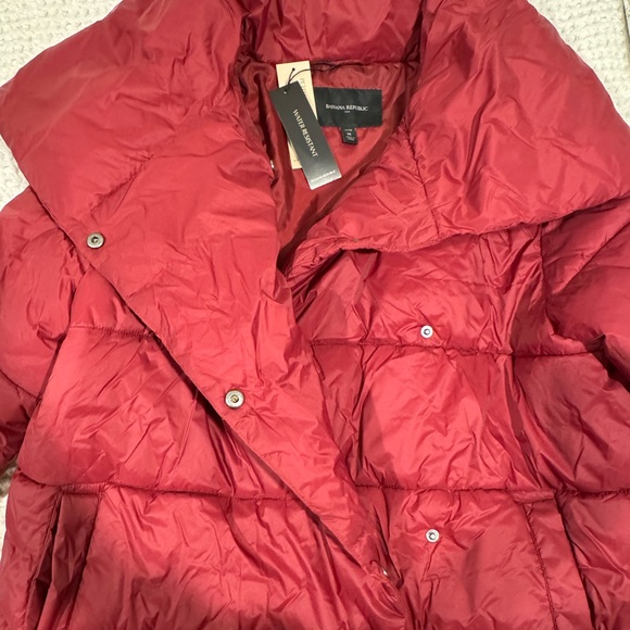 Banana Republic | PETITE FUNNEL-NECK PUFFER COAT - Picture 5 of 7